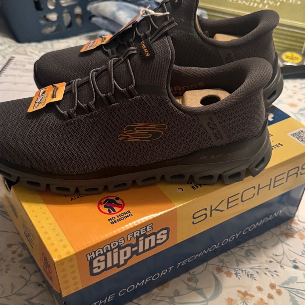 NEW!  Skechers Black Athletic Shoes Great for a pair of work shoes.